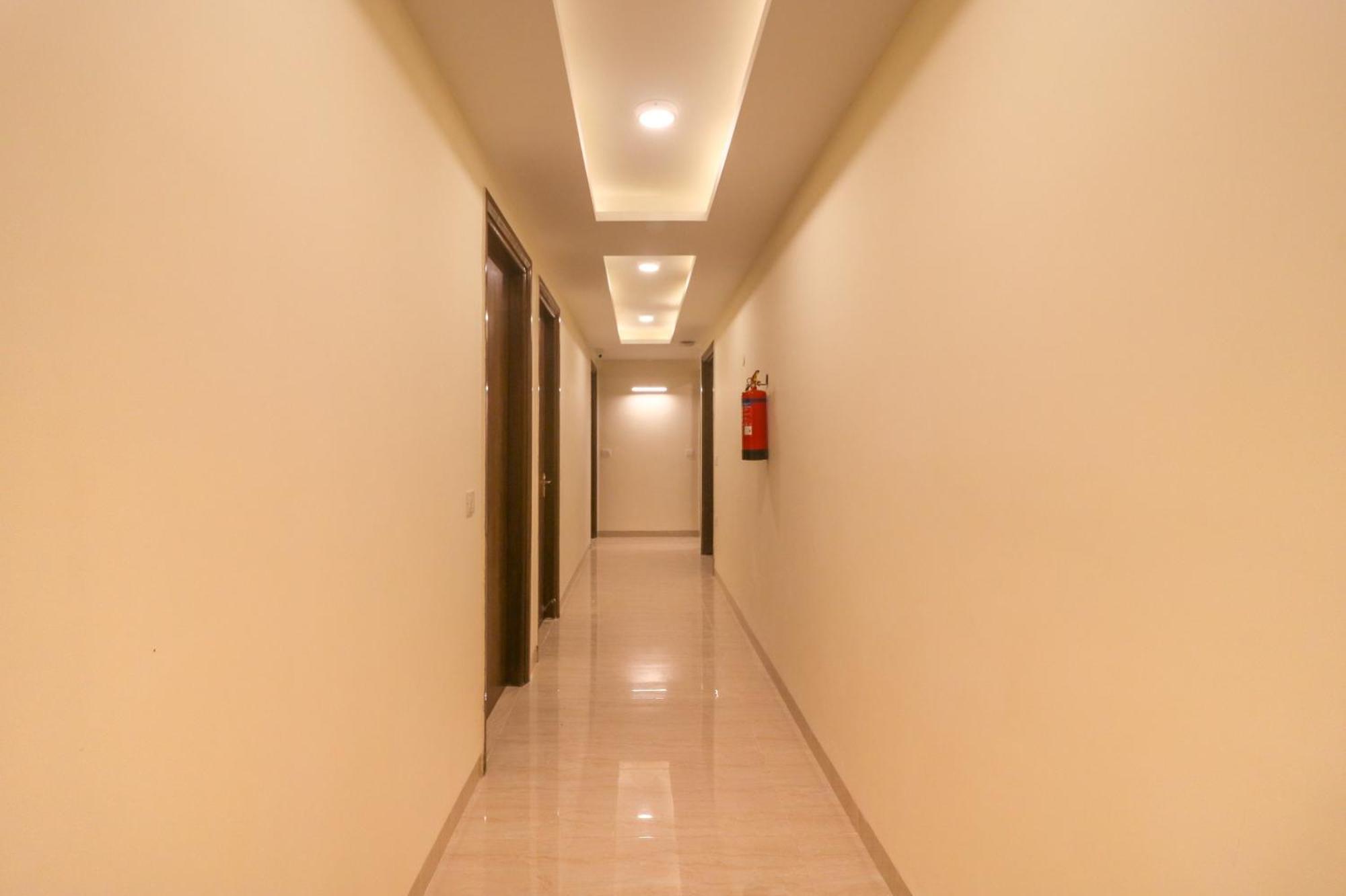 Super Hotel O Comfort Residency Near Artemis Hospital Γκουργκάον Εξωτερικό φωτογραφία
