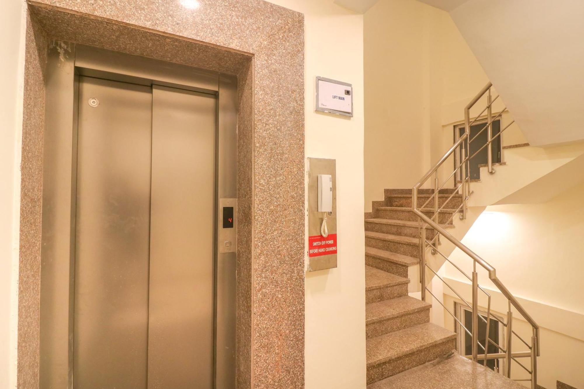 Super Hotel O Comfort Residency Near Artemis Hospital Γκουργκάον Εξωτερικό φωτογραφία