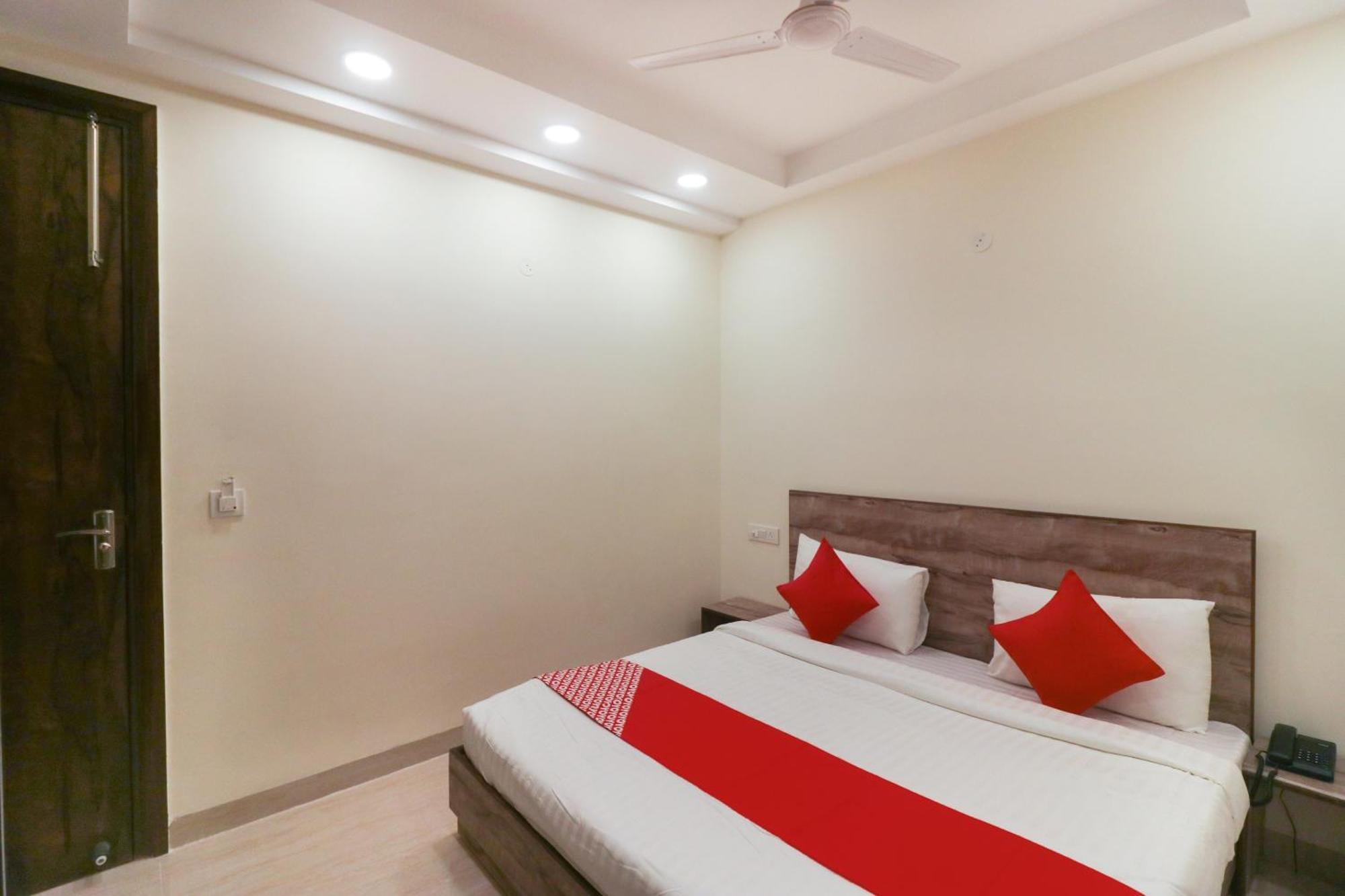 Super Hotel O Comfort Residency Near Artemis Hospital Γκουργκάον Εξωτερικό φωτογραφία