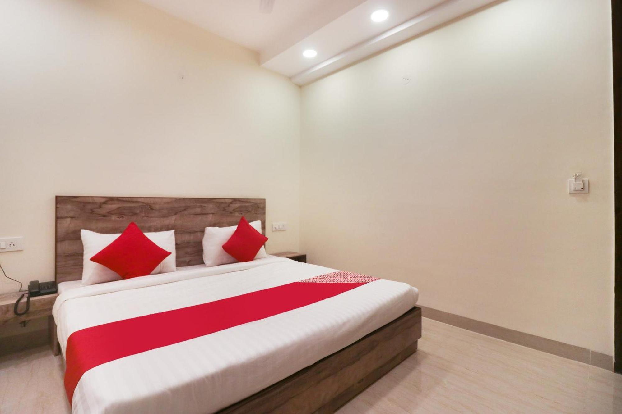 Super Hotel O Comfort Residency Near Artemis Hospital Γκουργκάον Εξωτερικό φωτογραφία