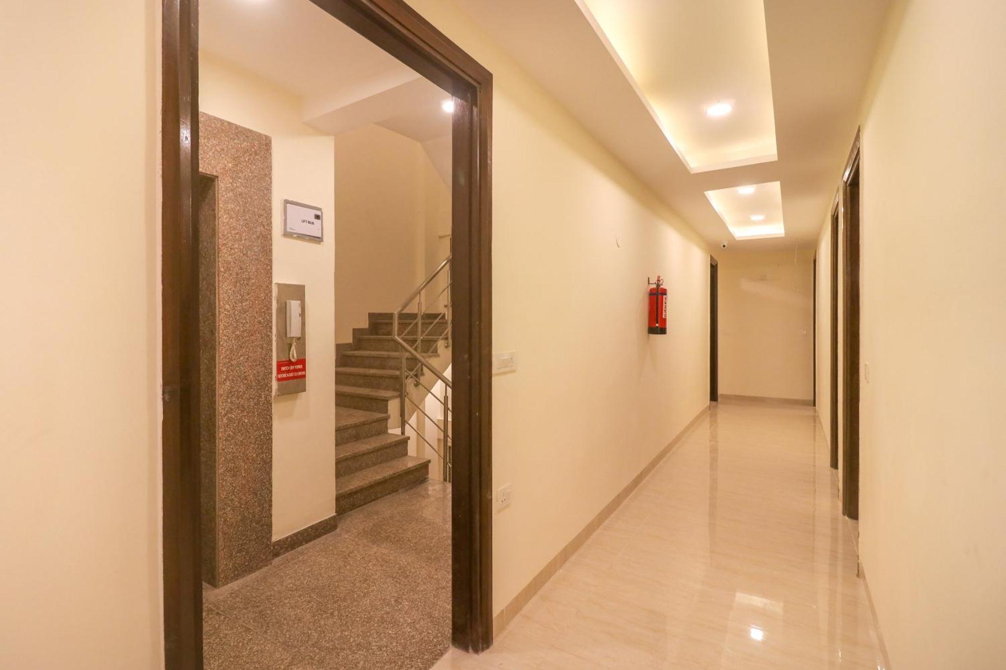 Super Hotel O Comfort Residency Near Artemis Hospital Γκουργκάον Εξωτερικό φωτογραφία